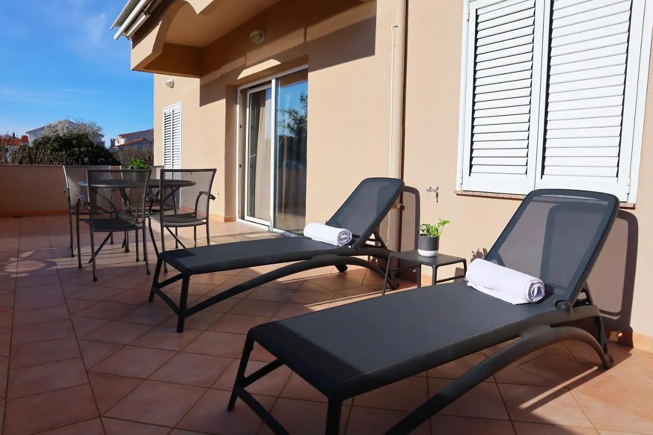 Apartmani Villa Elvira Sukošan